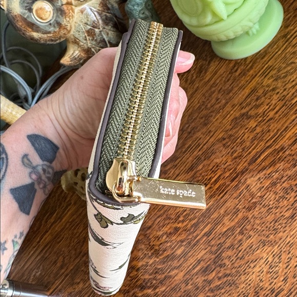 NWOT kate spade Cream Floral Zip-Around Wallet with Pink & Green Accents - Picture 6 of 7